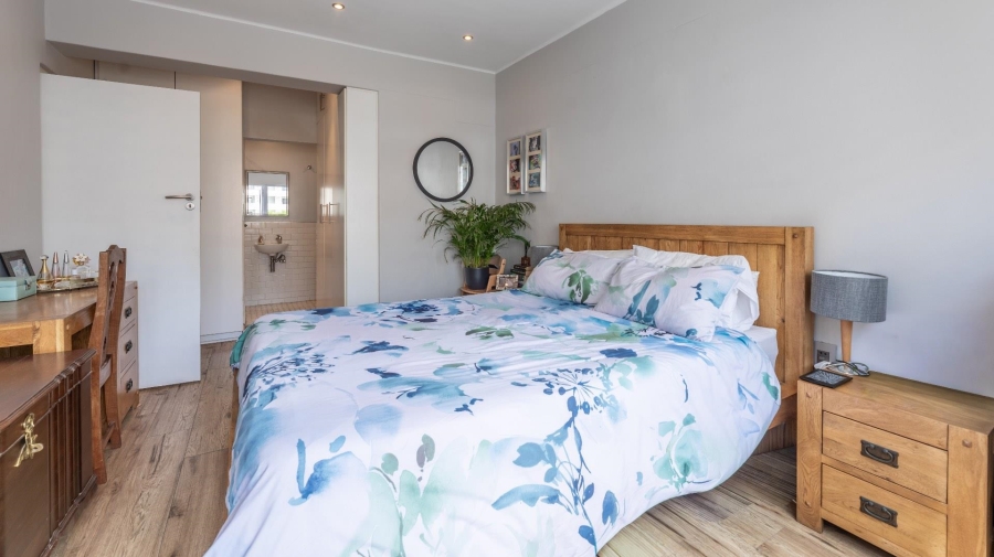 3 Bedroom Property for Sale in Sea Point Western Cape